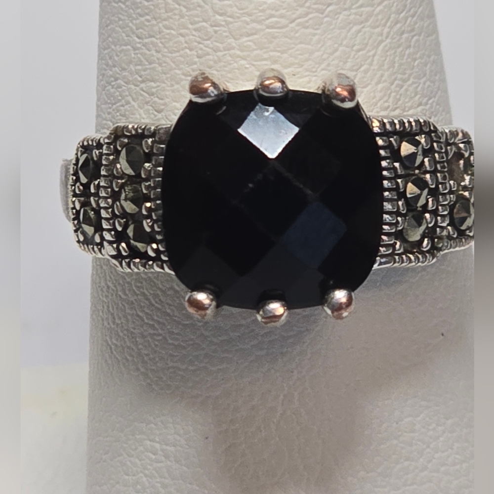 Unique Vintage Black Onyx Faceted Stone Silver-Tone Ring. Size 8 - Picture 2 of 9